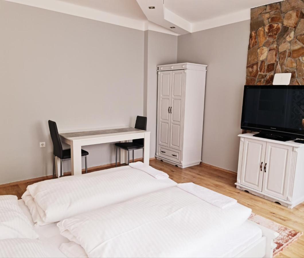 Huerrem Apartman Eger Zewnętrze zdjęcie