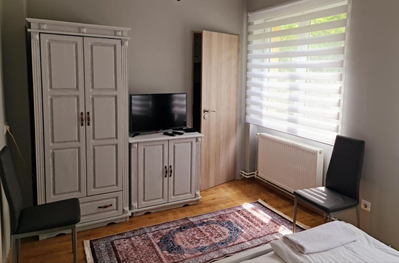 Huerrem Apartman Eger Zewnętrze zdjęcie