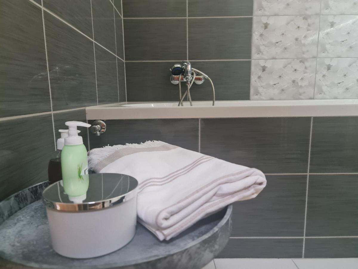 Huerrem Apartman Eger Zewnętrze zdjęcie