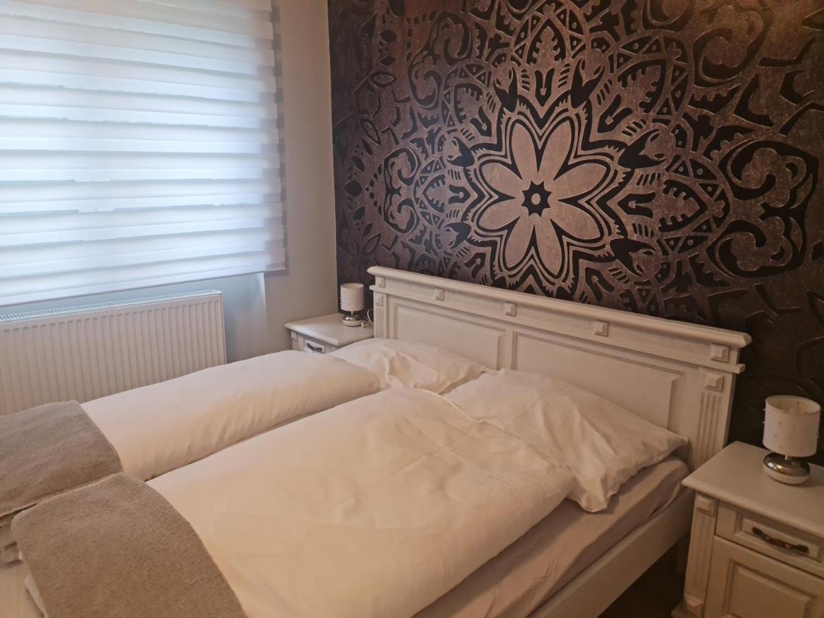 Huerrem Apartman Eger Zewnętrze zdjęcie